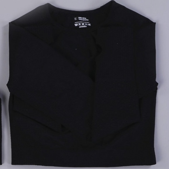 Black Sports Crop Top Long Sleeves - Picture 11 of 11